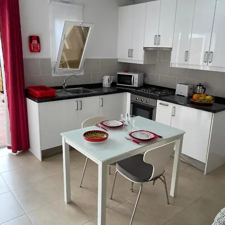 Lovely Ground Floor Appartamento *
