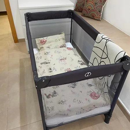 Διαμέρισμα Lovely Ground Floor